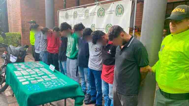 En las comunas Manrique y Aranjuez capturaron 11 personas e incautaron un fusil y una subametralladora