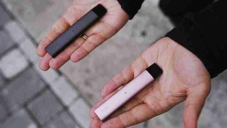 OMS sigue advirtiendo los riesgos de los cigarrillos electrónicos y vapeadores