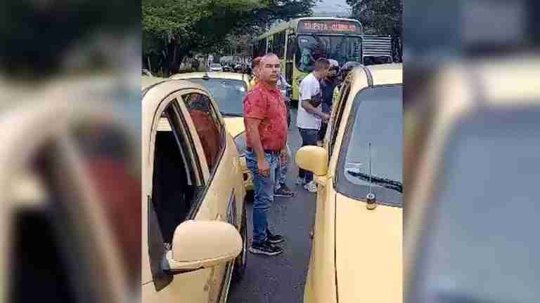 Bucaramanga. Bajan a pasajeros en medio del paro de taxistas