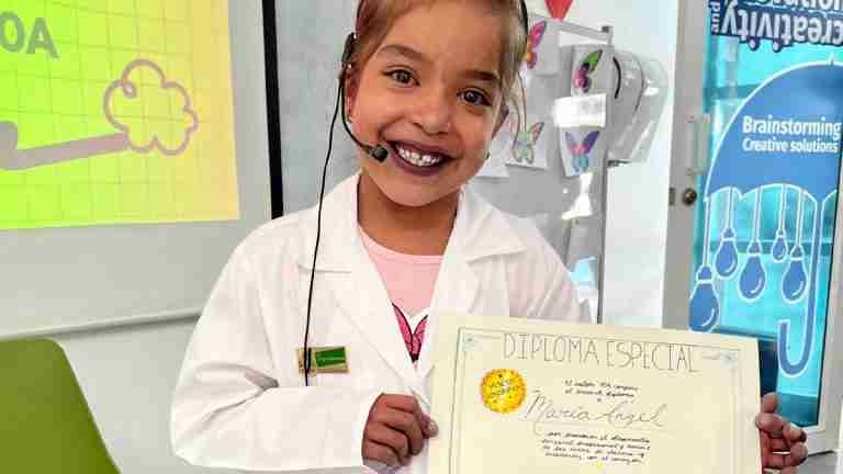 Mariángel cumplió su sueño de ser maestra por un día