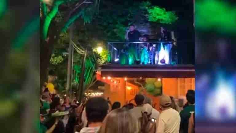 Cantante de “Me hace daño verte” conquistó Provenza con su concierto sorpresa en las Feria de las Flores