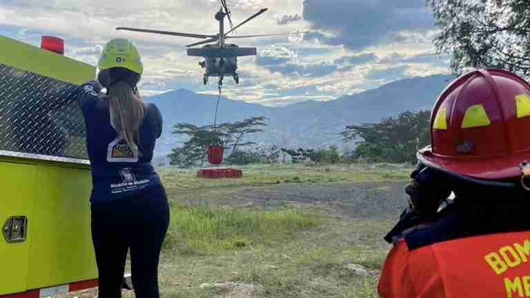 Alcaldía de Medellín contratará horas de vuelo de helicóptero para atender contingencia de incendios