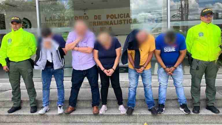 Red familiar fabricaba 50 mil botellas de licor adulterado al mes 