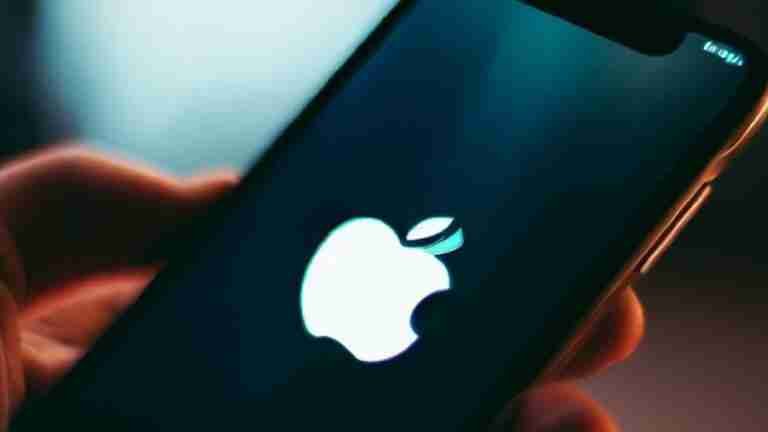 Apple advierte sobre los peligros de dormir con el teléfono cerca