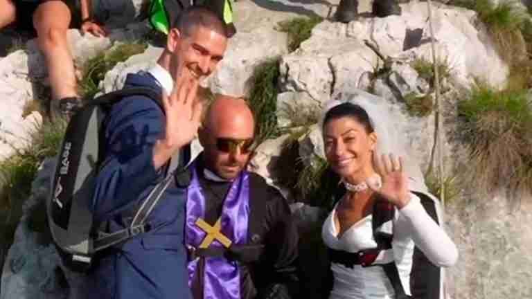 ¡Saltando al matrimonio! La boda que le da la vuelta al mundo 