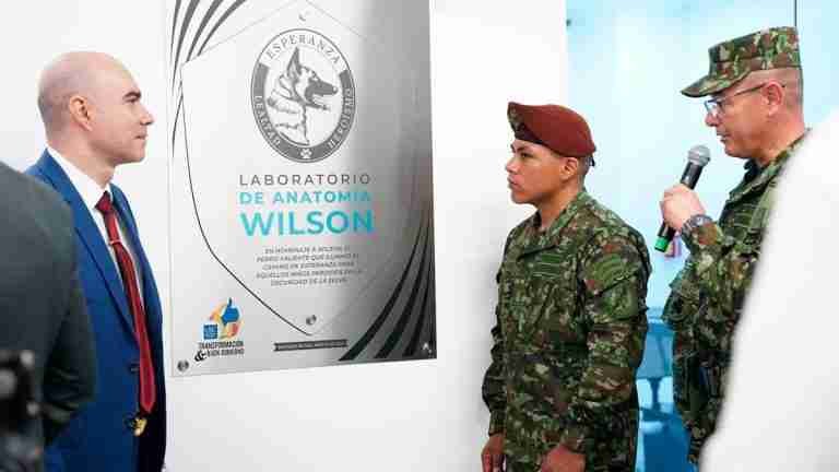 Abren laboratorio de anatomía veterinaria en honor al perro Wilson