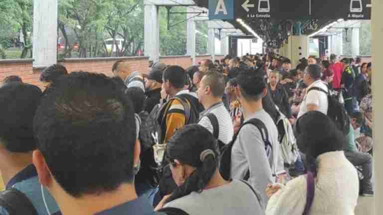Los usuarios del Metro de Medellín reportan retrasos por segundo día consecutivo