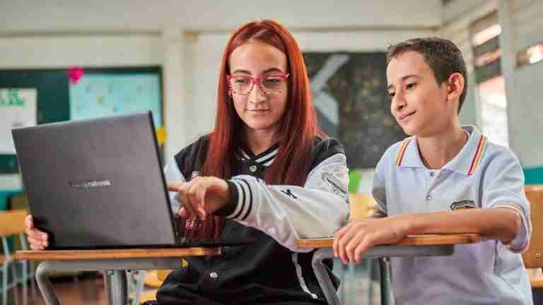 Hay 40.000 becas para estudiar inglés de manera virtual y gratuita en Medellín 