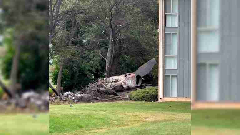 De la emoción al terror: jet chocó contra zona residencial en medio de un show aéreo