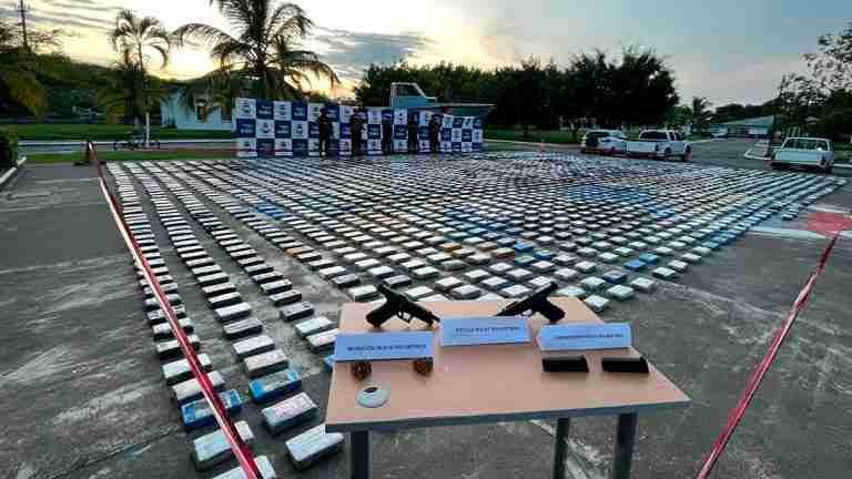 Nuevas acciones de la Armada: incautaron más de 2 toneladas de cocaína