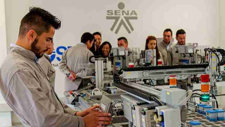 EL SENA: la potencia educativa que más personas matricula en Colombia 