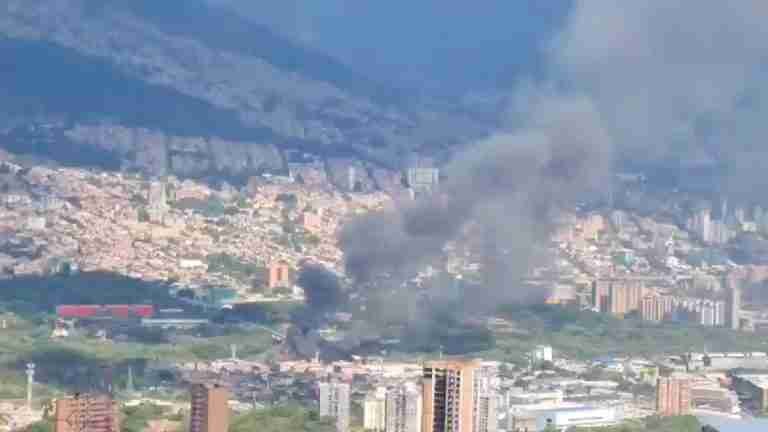 Incendio estructural en sector Caribe: Bomberos Medellín atiende la emergencia
