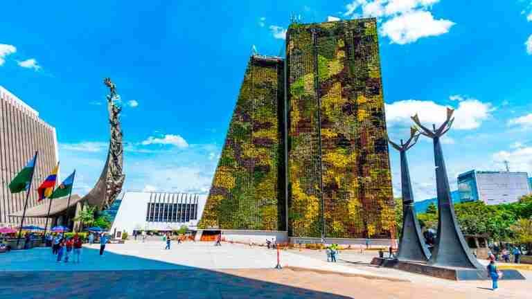 Medellín estrena el segundo muro verde más grande de Latinoamérica 
