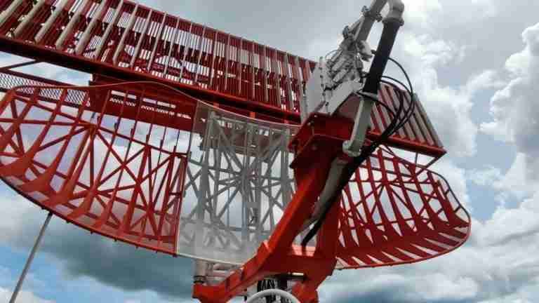 Colombia avanza en la modernización de su vigilancia aérea: adquisición de nuevos sistemas de radar y ADS-B