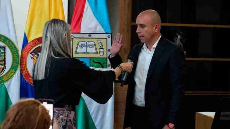 Gobernador de Antioquia designó alcalde en propiedad en Bello tras captura de Oscar Andrés Pérez