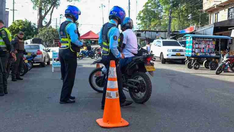 Medellín refuerza el control vial por invasión de carriles exclusivos del Metroplús y Ciclorrutas