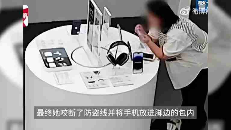 ¡Increíble! A mordiscos, mujer se lleva un iPhone de una tienda