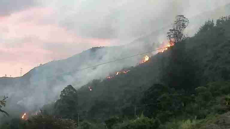 Alerta por incendio forestal en Paipa, Boyacá que completaría 24 horas activo