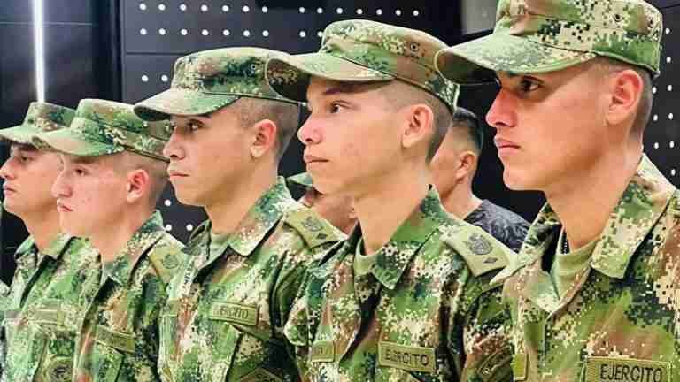 Policías y soldados que prestan servicio militar recibirán aumento en su bonificación salarial