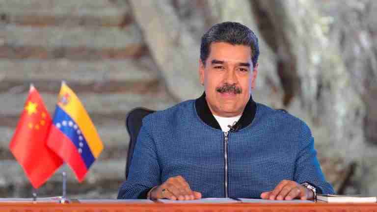 Nicolás Maduro viajó a Pekín para encontrarse con Xi Jinping