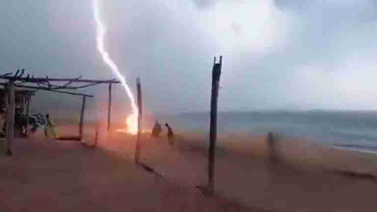 ¡Impresionante! Dos personas murieron en México al ser alcanzadas por un rayo 