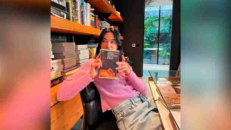 “Es irresistible”: Dua Lipa está hechizada con ‘Cien años de soledad’