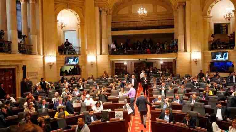 Reforma a la Salud. Entre choques de congresistas, sigue adelante.