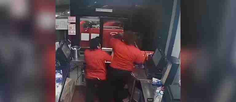 Empleada le dispara a una familia luego de una discusión por papas fritas