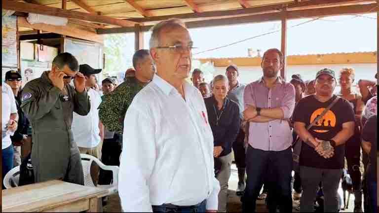 Ministro de Defensa pidió perdón a ciudadanos amenazados por militares