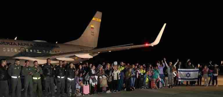 Ya están en Bogotá los primeros 110 colombianos repatriados desde Israel