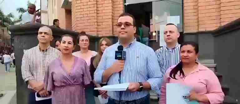 Renuncia masiva de funcionarios en Bello