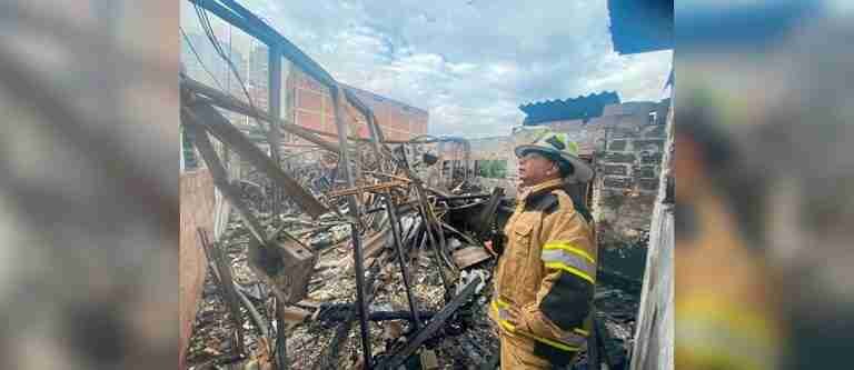 Incendio en el sector de Naranjal dejó tres locales comerciales afectados