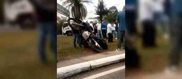 Grave accidente en la glorieta del Aeropuerto José María Córdova dejó un motociclista muerto