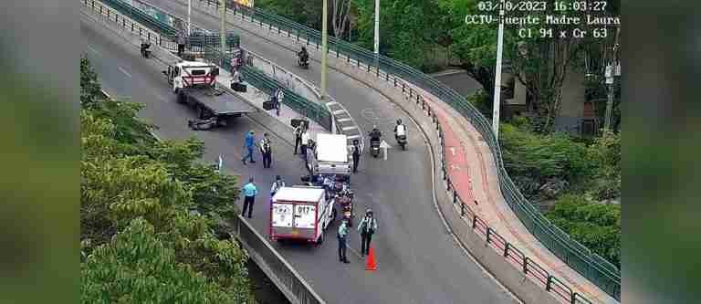 Choque múltiple dejó un motociclista muerto en Medellín