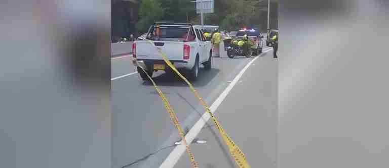 Una parrillera cayó a un abismo en un accidente de tránsito y perdió la vida: el conductor quedó gravemente herido