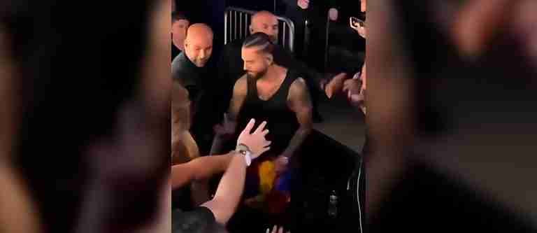 Fan toca indebidamente a Maluma ¿Usted que opina?