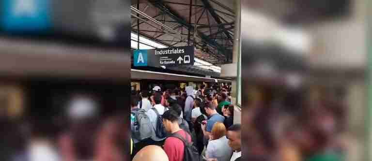 El mal comportamiento de algunos usuarios y las fallas del Metro, están generando retrasos en el servicio