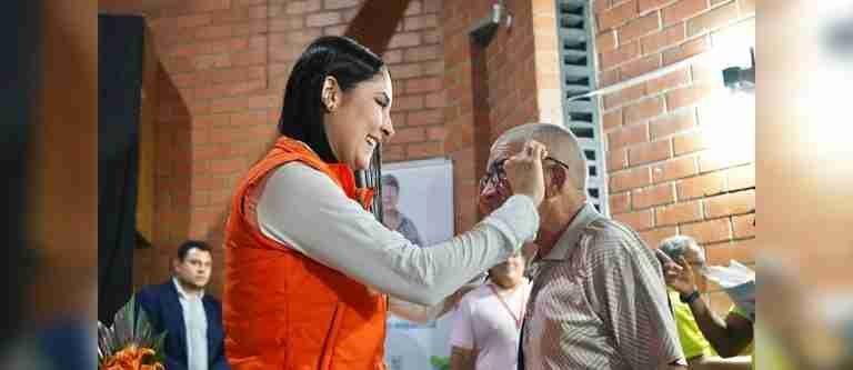 174 adultos mayores se beneficiaron con la entrega de anteojos en Bello
