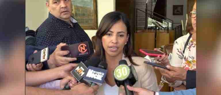 La candidata a la Alcaldía de Medellín Paulina Aguinaga, arremetió contra ‘Fico’ y Upegui por sus propuestas con EPM