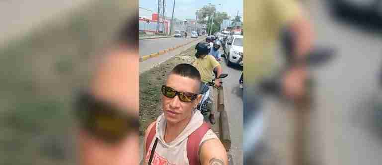¡Hace respetar su vía! Ciclista es famoso por bloquear la ciclovía a motociclistas que invaden el carril ¿Usted qué opina?