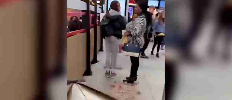 Hombre arroja decenas de ratas en una sucursal de McDonald’s en Reino Unido