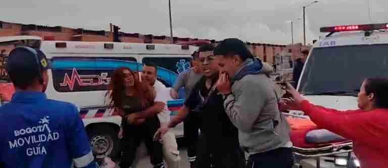 Pelea entre paramédicos de ambulancias por pacientes de accidentes de tránsito en Bogotá
