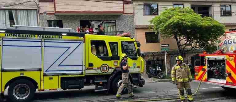 Incendio estructural en el barrio El Salvador fue controlado por Bomberos Medellín