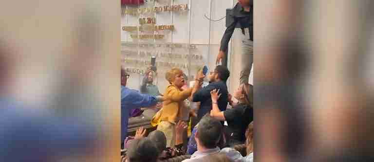 Periodistas mexicanas se fueron a los golpes en evento, le contamos por qué