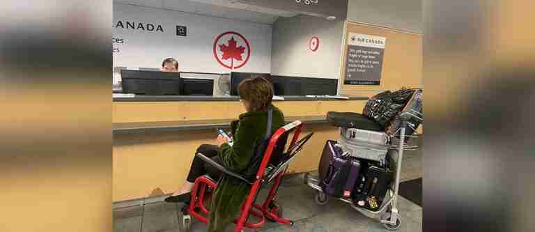 ¡Insólito! Aerolínea dejó sin su silla de ruedas a directora de Accesibilidad de Canadá