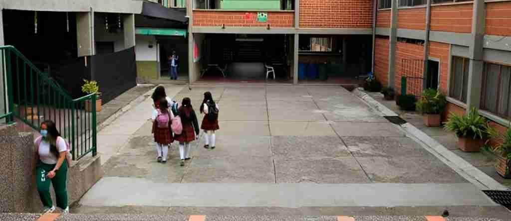 foto de un colegio colombiano
