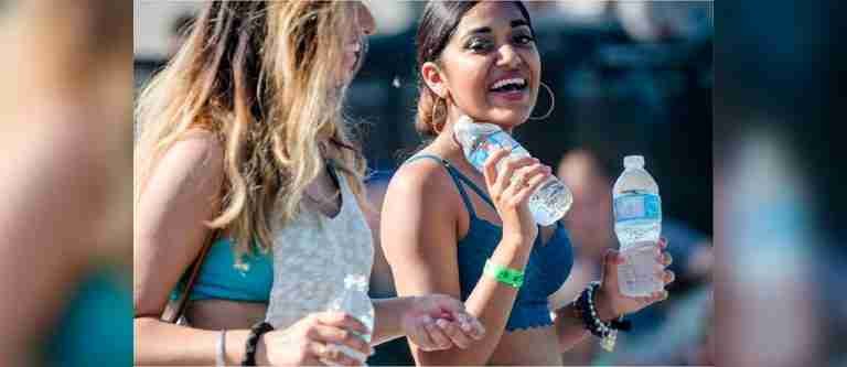 ¿Los conciertos y eventos públicos deberían permitir el ingreso de bebidas y otras comodidades?