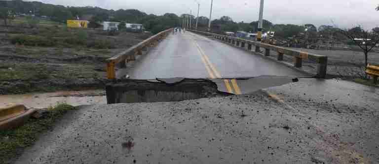 Incomunicado Urabá con Medellín por daño en el puente del Río Tonusco en Santa Fe de Antioquia