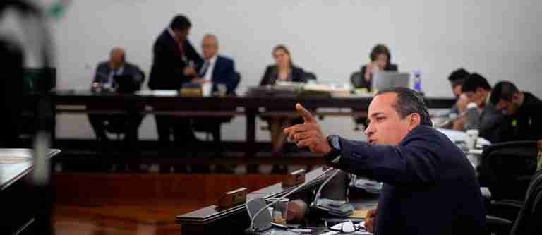 Dos reformas a la salud se debaten en Congreso