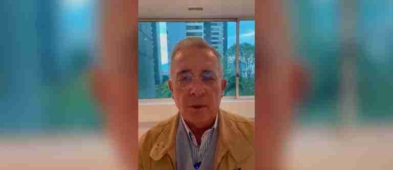 Álvaro Uribe volvió a salir en defensa de los fondos de pensiones
